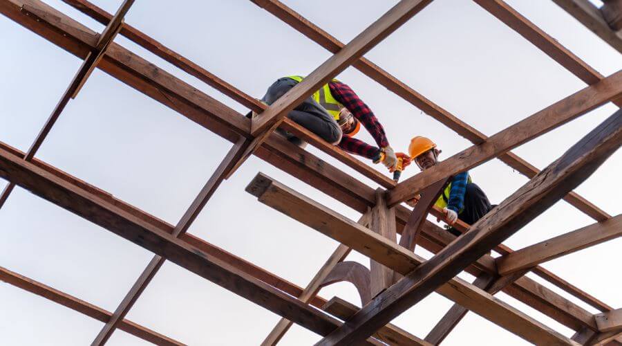 Professional gutter cleaning services in Graettinger, IA